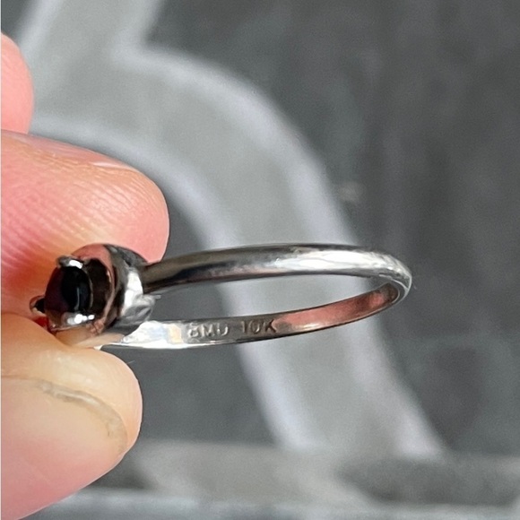 10k Blue Sapphire Ring - Picture 2 of 6